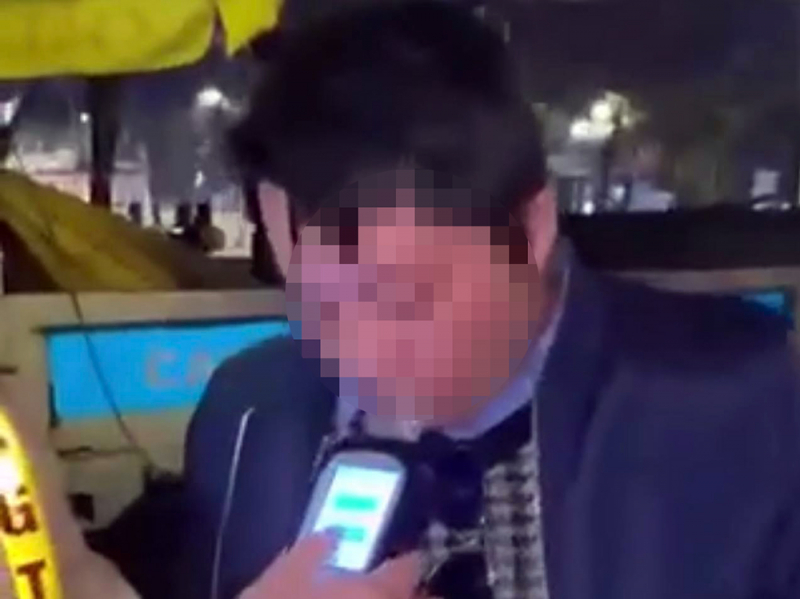 Say líu lưỡi, người đàn ông dọa “lột lon” Cảnh sát 141 -0