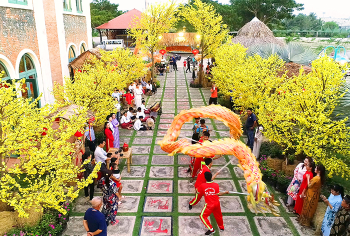 Đến Khu du lịch Cáp treo núi Sam tận hưởng hương Xuân -3