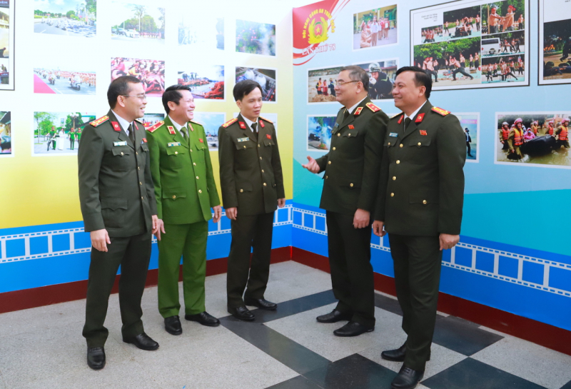 Thực hiện đồng bộ các biện pháp kéo giảm tội phạm, vì bình yên và hạnh phúc của Nhân dân -1