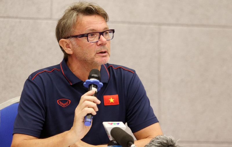 hlv-philippe-trousier-tra-loi-bao-chi-5.jpg -0