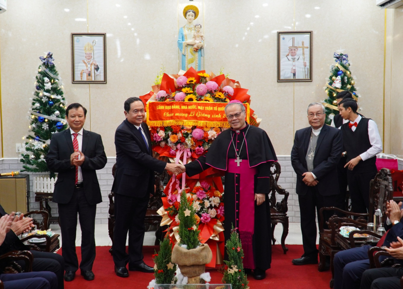 Phó Chủ tịch Thường trực Quốc hội Trần Thanh Mẫn chúc mừng Giáng sinh Tổng Giáo phận Huế  -0