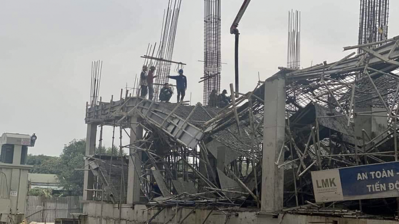 Sập sàn bê tông tại Trung tâm Thương mại đang thi công -0