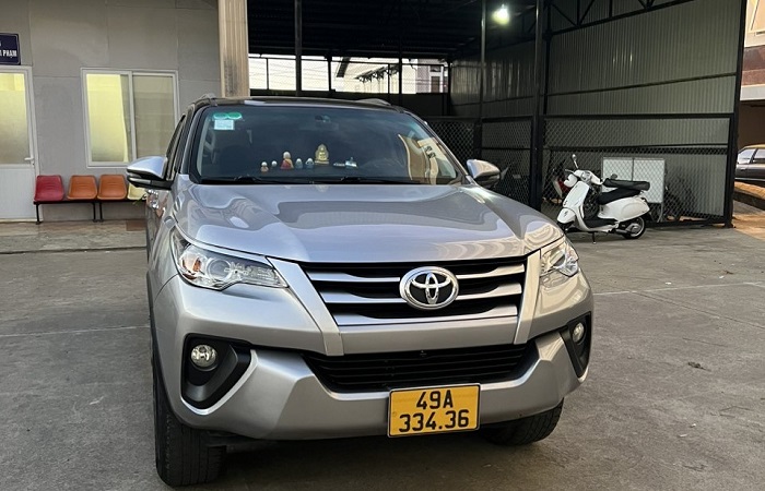 Công an làm việc với tài xế taxi văng tục, chửi mắng du khách -0