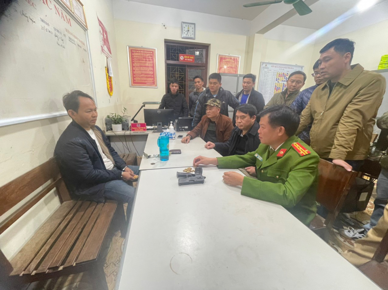 Đã bắt đối tượng vận chuyển 22 bánh heroin dùng súng chống trả Công an -0