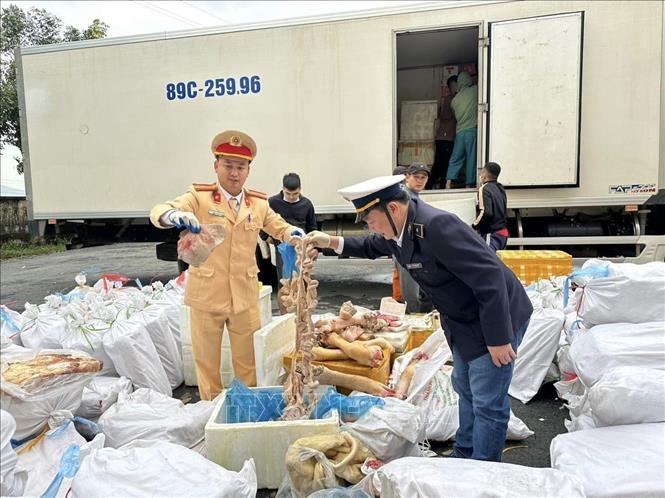 thuc-pham-ban-24122022.jpg -0