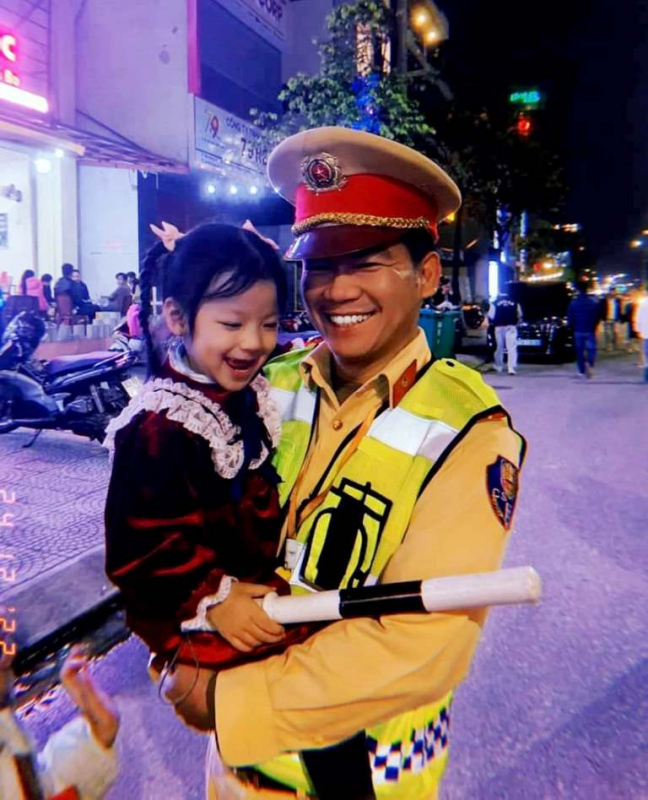 “Nụ cười hạnh phúc” trong đêm Giáng sinh  -0