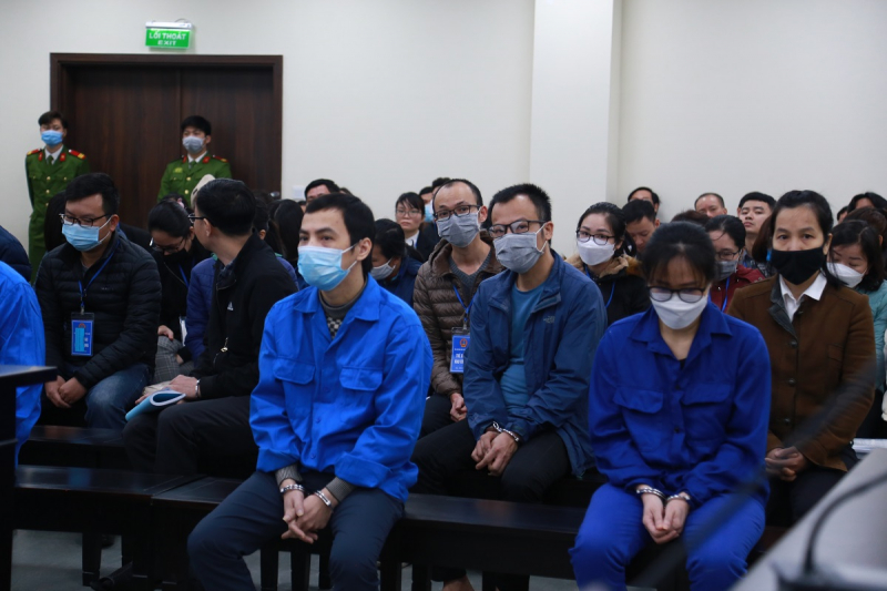 Vắng bị cáo và người liên quan, phiên xử siêu lừa hàng trăm tỷ đồng hoãn -0