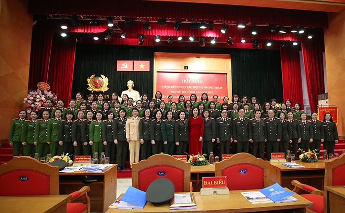 Góp phần tích cực vào sự phát triển của phong trào phụ nữ cả nước -0