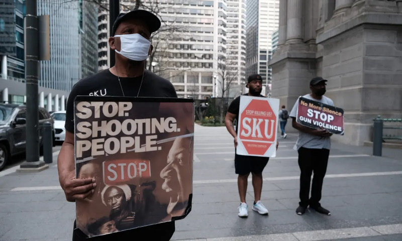 Hơn 6.000 trẻ vị thành niên Mỹ là nạn nhân của súng đạn trong năm 2022 -0