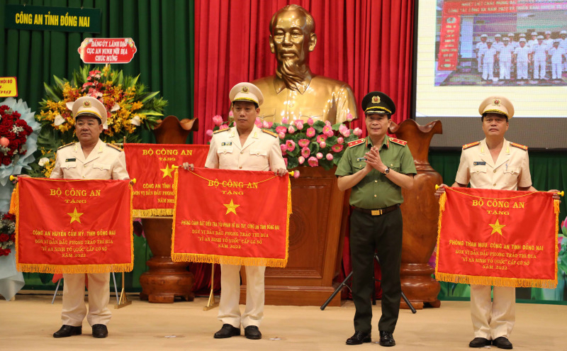 Dong Nai Police review reviews performance of tasks -0