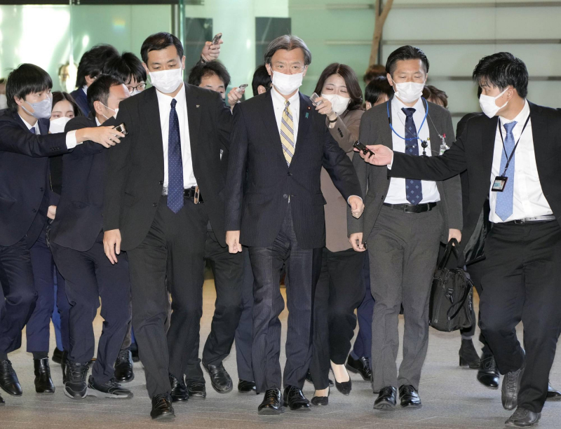 辞任する4人の大臣のスイートで、日本の首相はすぐに声を上げた -0