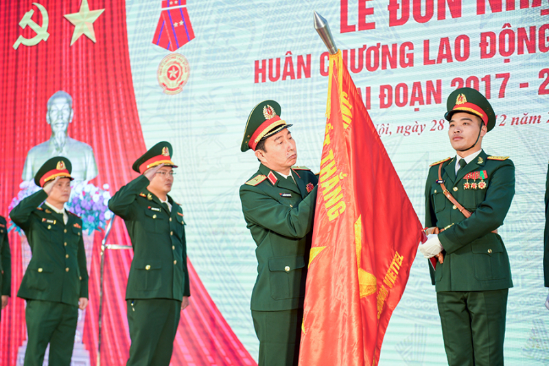 Viettel Post đón nhận Huân chương Lao động hạng Nhì -0
