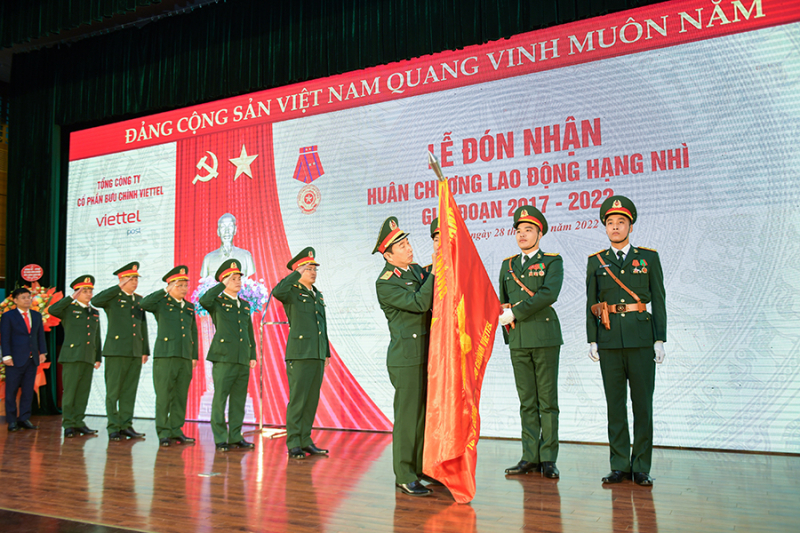 Viettel Post đón nhận Huân chương Lao động hạng Nhì -1