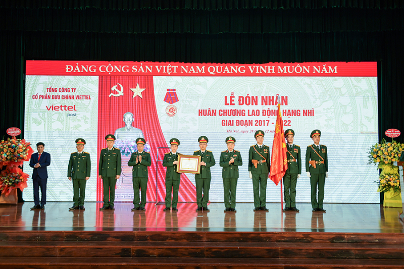 Viettel Post đón nhận Huân chương Lao động hạng Nhì -0