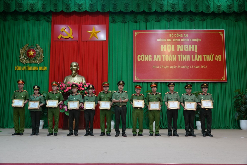 Công an các đơn vị, địa phương triển khai công tác năm 2023 -1