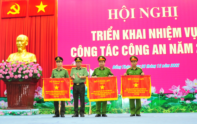 Công an Vĩnh Long, Đồng Tháp triển khai công tác năm 2023 -0