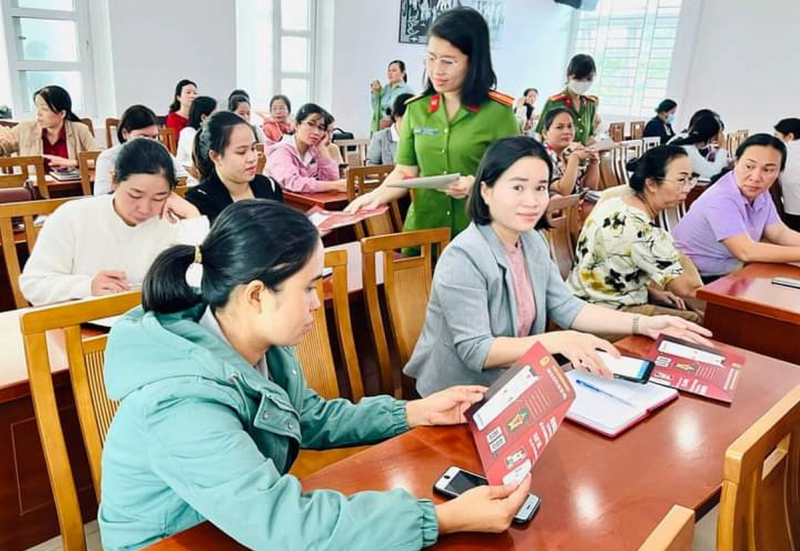 Công an và Hội Liên hiệp Phụ nữ tỉnh Ninh Thuận đẩy mạnh tuyên truyền Đề án 06/CP -0