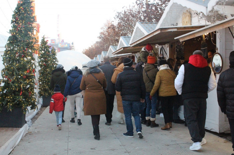 Dạo chợ Tết ở trời tây -0