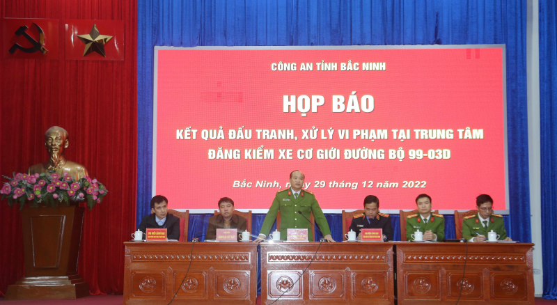 Bắt Giám đốc, Phó Giám đốc và 12 cán bộ Trung tâm Đăng kiểm ở Bắc Ninh -0