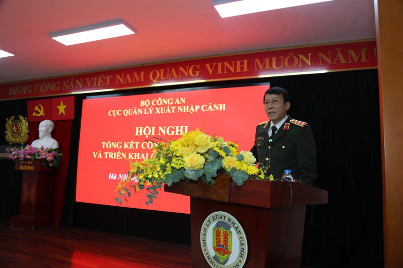 Deputy Minister Luong Tam Quang attends year-end conference of the Immigration Department -0