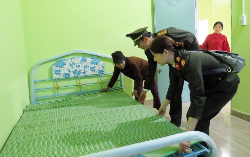 Mang “Đông ấm áp, xuân yêu thương” đến với người dân miền núi Quảng Nam -0