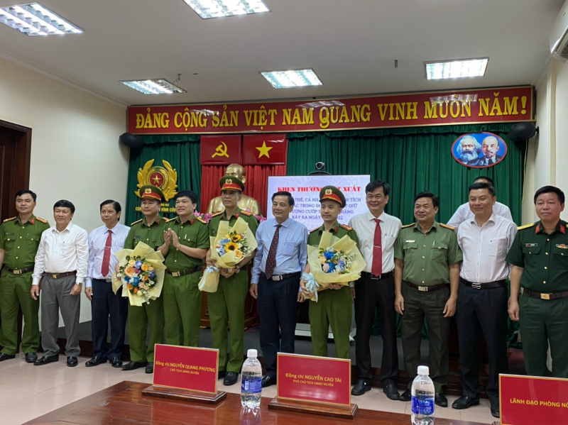 Khen thưởng đột xuất các đơn vị phá án nhanh vụ cướp ngân hàng -0