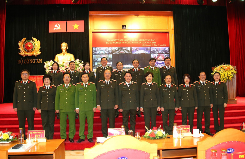 Hồ sơ nghiệp vụ là lực lượng đi đầu, tiên phong trong chuyển đổi số trong CAND -0