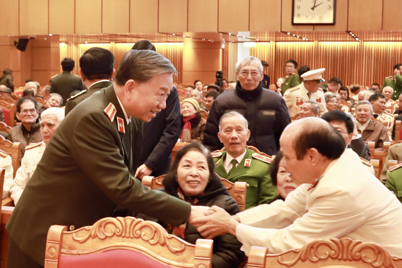 Những tấm gương hy sinh cao cả cùng những chiến công của cha anh đã góp phần tô thắm truyền thống CAND -0