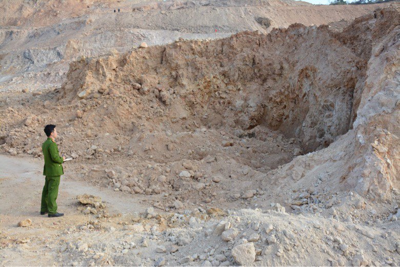 Triệt phá đường dây khai thác đất trái phép -0