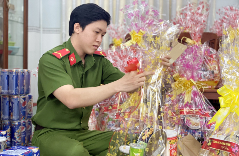 Công an TP Long Xuyên (An Giang): Ấm áp nghĩa tình đồng đội những ngày cận Tết -0