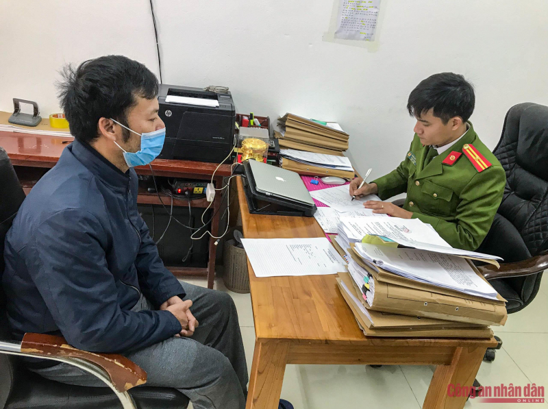 Khởi tố tài xế đâm CSGT văng lên nắp capo rồi bỏ chạy -0