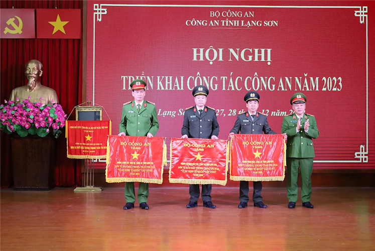 Lang Son provincial police successfully strive to complete their 2023 work plan -0
