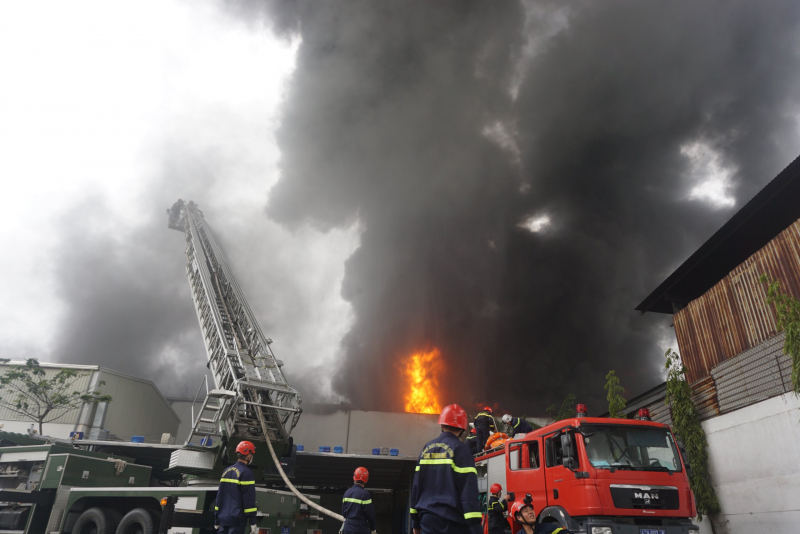 Chiếu lớn tại Khu công nghiệp ngày cuối năm -3