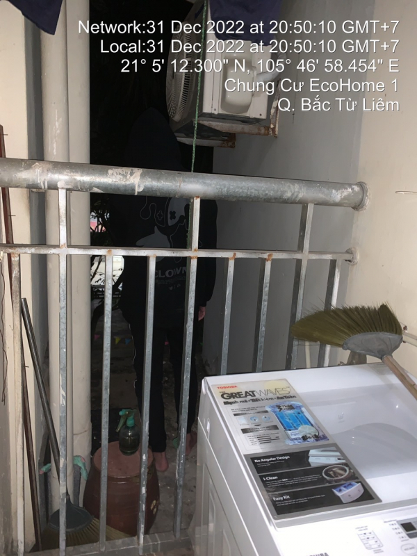 Kịp thời cứu thiếu niên 16 tuổi xác định từ nhảy ban công xuống đất tự tử -0