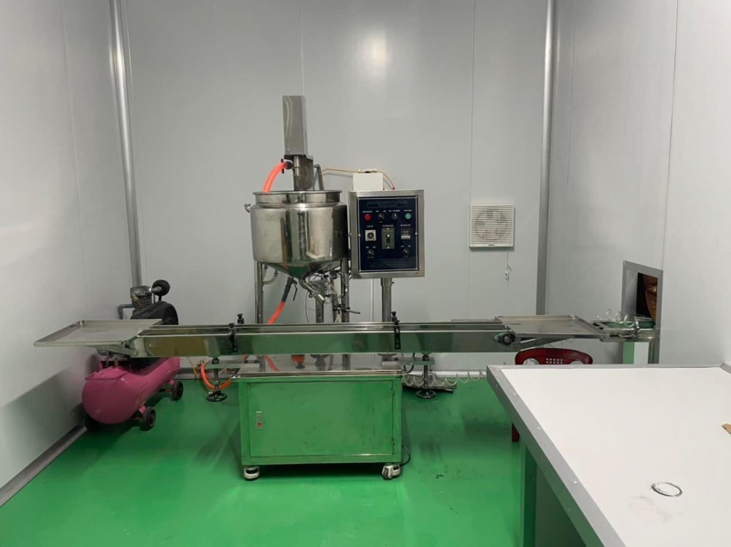 Mua hoá chất trôi nổi trên thị trường rồi về “nhào trộn” thành mỹ phẩm đem bán -0