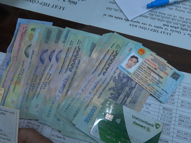 Người phụ nữ nhặt được gần 16 triệu đồng trả lại cho tài xế Grab -0