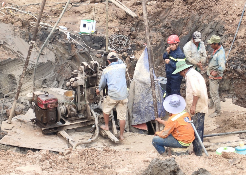 Vụ bé trai bị lọt vào trụ bê-tông ở Đồng Tháp”: “Còn nước còn tát” -0