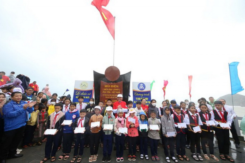 Phú Yên tổ chức lễ chào cờ đầu năm mới ở điểm cực đông trên đất liền  -0