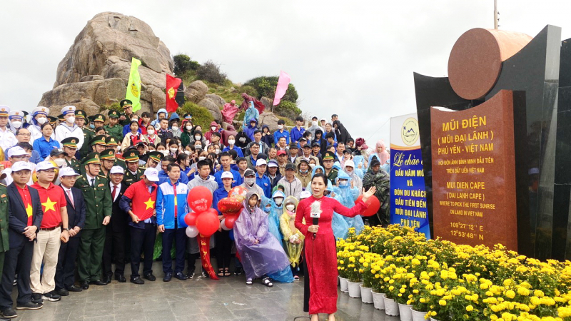 Phú Yên tổ chức lễ chào cờ đầu năm mới ở điểm cực đông trên đất liền  -0