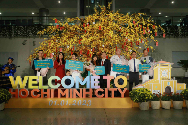 Những vị khách đầu tiên “xông đất” cho TP Hồ Chí Minh -0