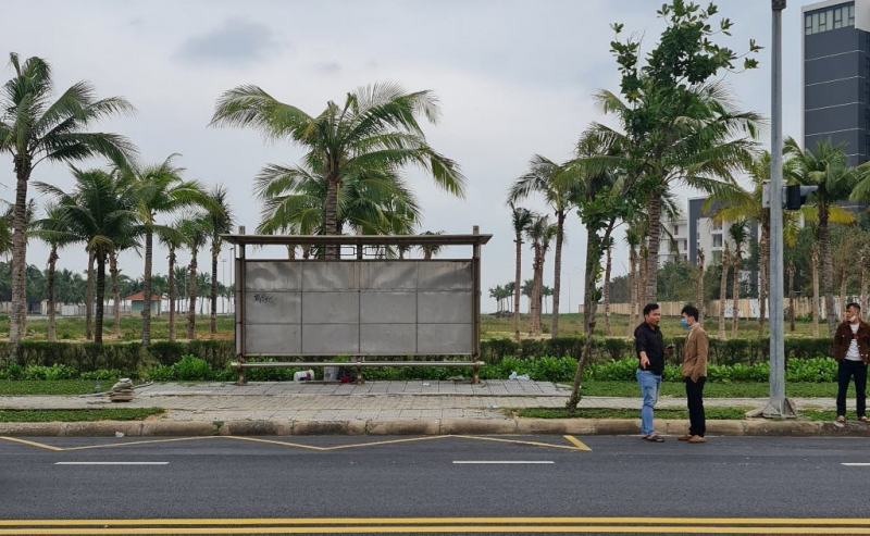 Điều tra làm rõ nguyên nhân tử vong của người đàn ông nước ngoài tử vong tại trạm chờ xe buýt -1