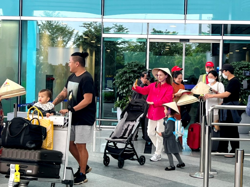 Hàng nghìn du khách trong nước và quốc tế “xông đất” Đà Nẵng ngày đầu tiên năm mới 2023 -0