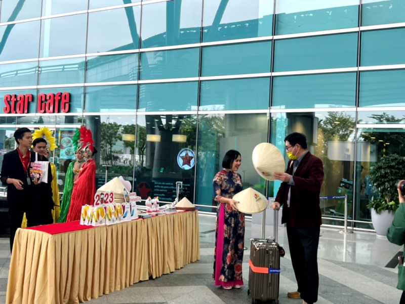 Hàng nghìn du khách trong nước và quốc tế “xông đất” Đà Nẵng ngày đầu tiên năm mới 2023 -2