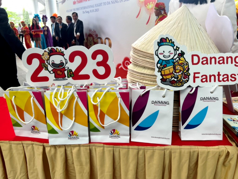 Hàng nghìn du khách trong nước và quốc tế “xông đất” Đà Nẵng ngày đầu tiên năm mới 2023 -3