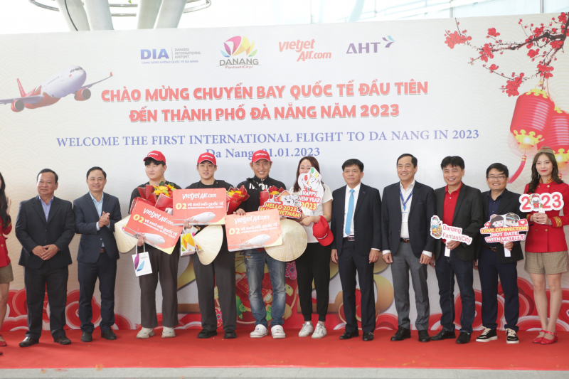 Hàng nghìn du khách trong nước và quốc tế “xông đất” Đà Nẵng ngày đầu tiên năm mới 2023 -0