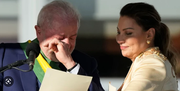 Tân Tổng thống Brazil khóc khi tuyên thệ nhậm chức -0