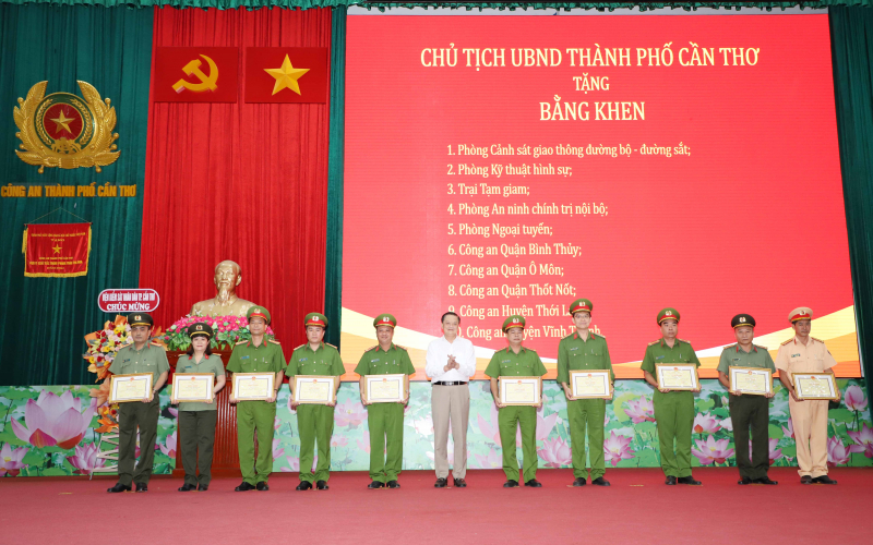 Làm tốt công tác bảo đảm ANTT thành phố trung tâm châu thổ Cửu Long -0