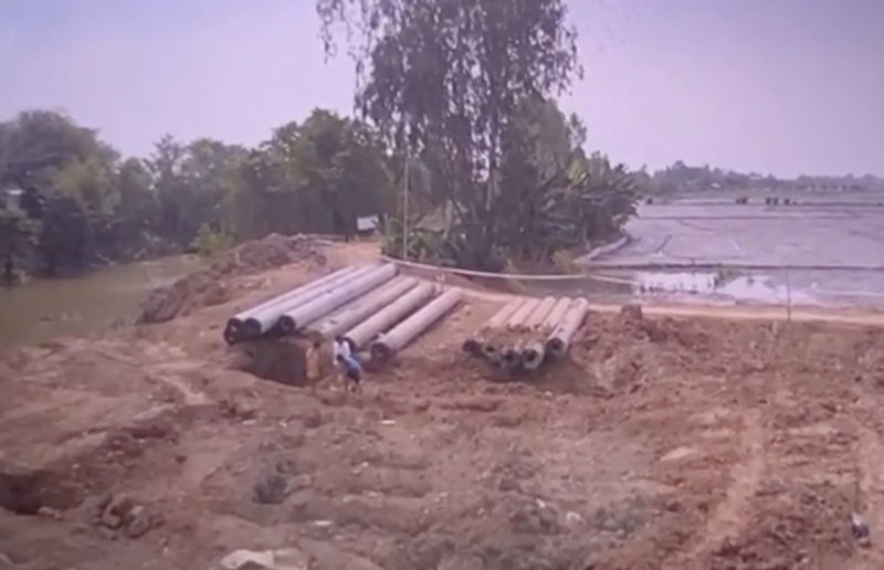 Toàn cảnh hơn 68h giải cứu bé trai bị lọt vào lòng cọc bê tông tại công trình cầu Rọc Sen ở Đồng Tháp -0