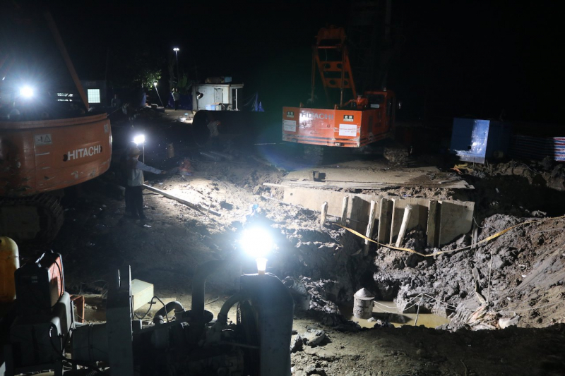 Toàn cảnh hơn 68h giải cứu bé trai bị lọt vào lòng cọc bê tông tại công trình cầu Rọc Sen ở Đồng Tháp -0