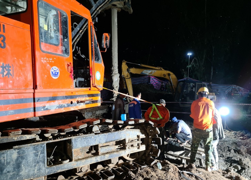 Làm việc xuyên đêm rút ngắn thời gian nhổ cọc giải cứu cháu bé 10 tuổi ở Đồng Tháp -0